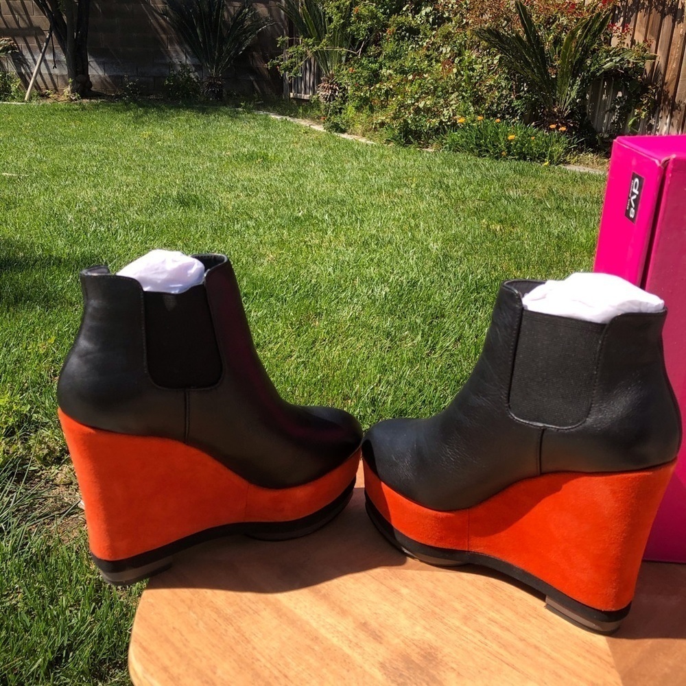Chunky platform booths. Orange suede and black leather upper by Dolce Vita - Picture 5 of 9